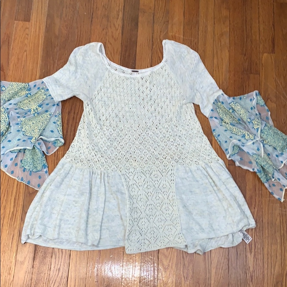 Free People Knit tunic with fairy like sleeves!